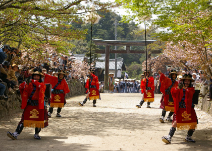 油日祭りの奴振