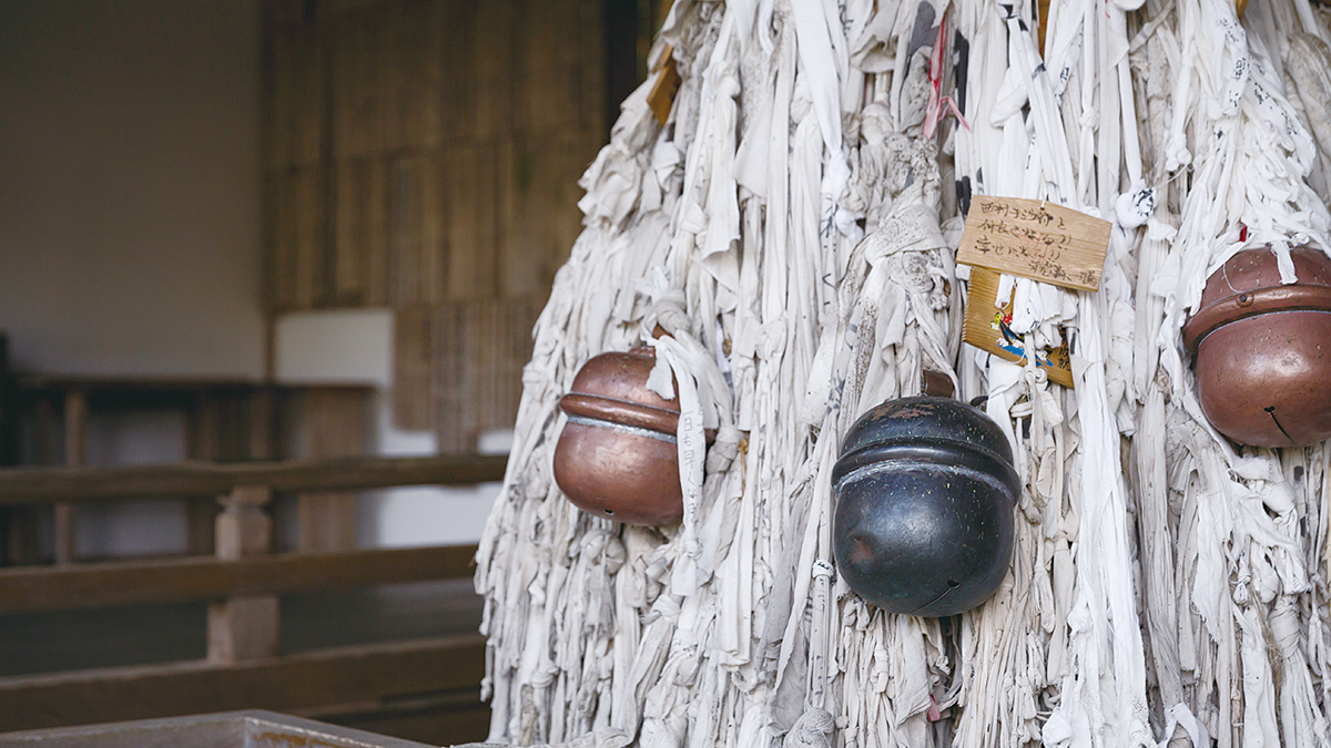 Tejikara-jinja Shrine - Bell cord